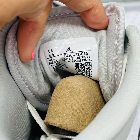 NIKE AIR JORDAN 1 MID**Grey/White Basketball Sneakers**US 7**NIB - Picture 8 of 11